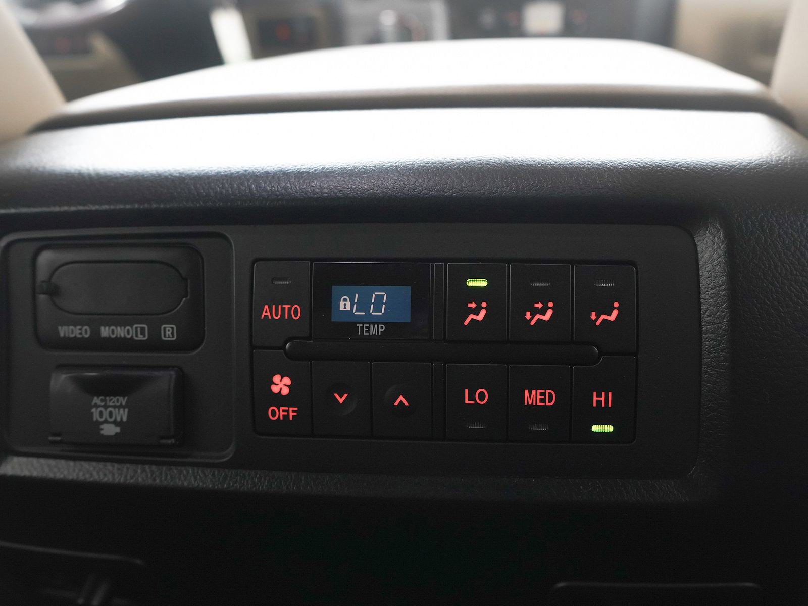 Used 2012 Toyota Sequoia Platinum AWD/4WD image 16