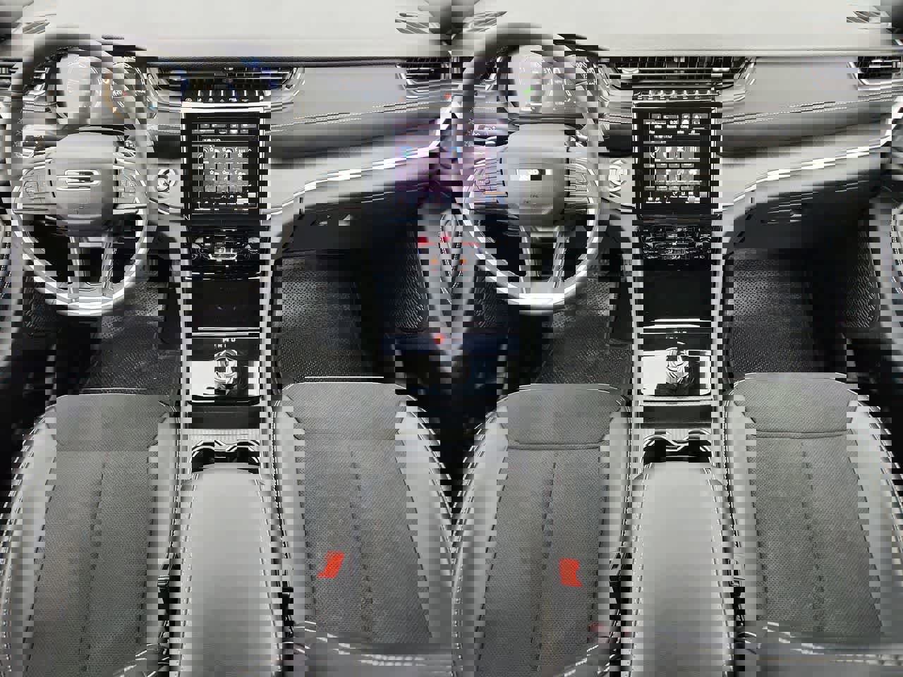 Used 2025 Jeep Grand Cherokee L Laredo image 15