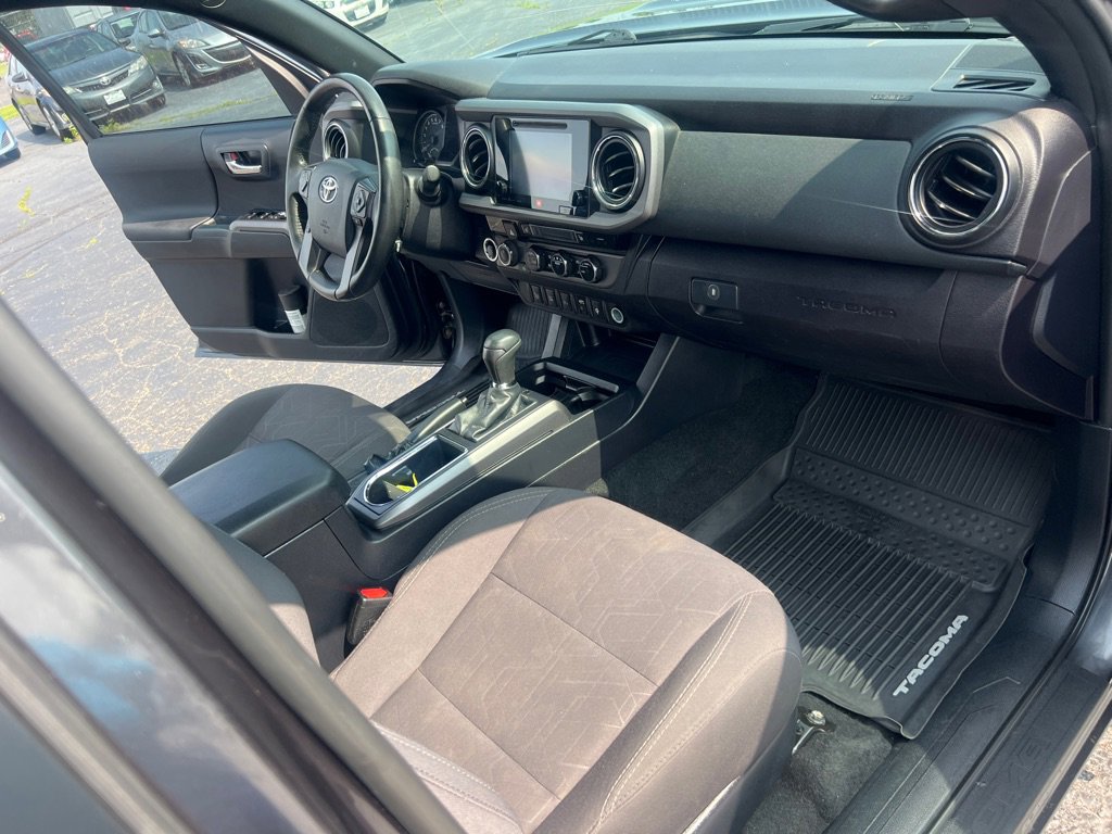 Used 2017 Toyota Tacoma 4x4 Double Cab image 19