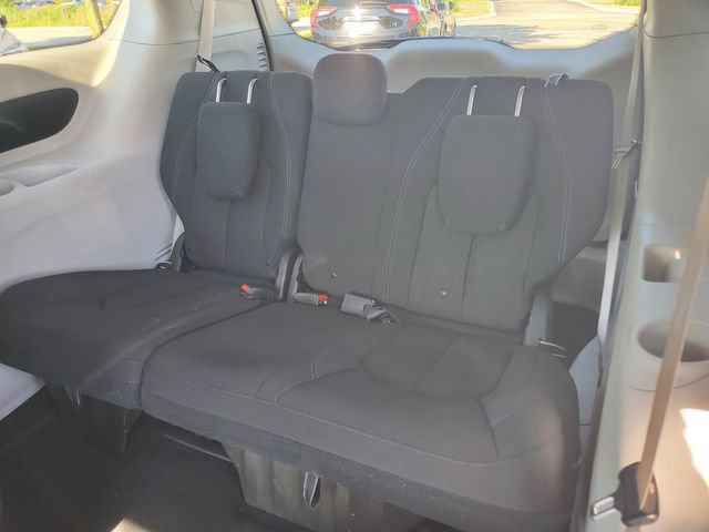 Used 2021 Chrysler Pacifica Touring w/ Cold Weather Group FWD image 32