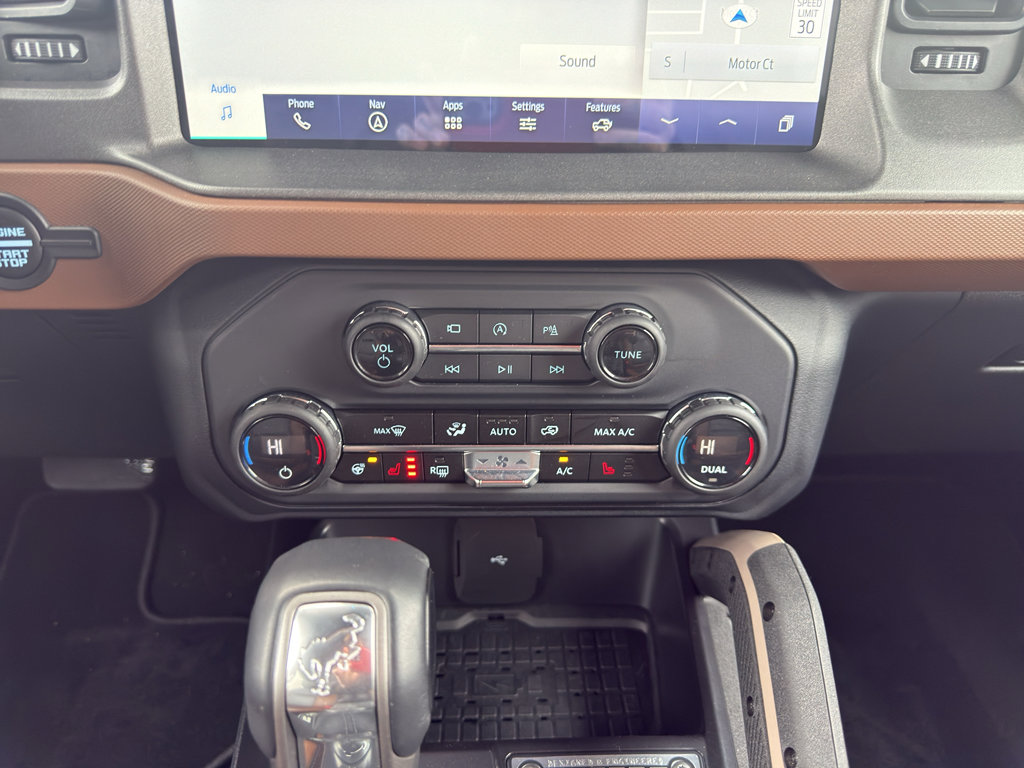 Used 2024 Ford Bronco Outer Banks AWD/4WD image 13
