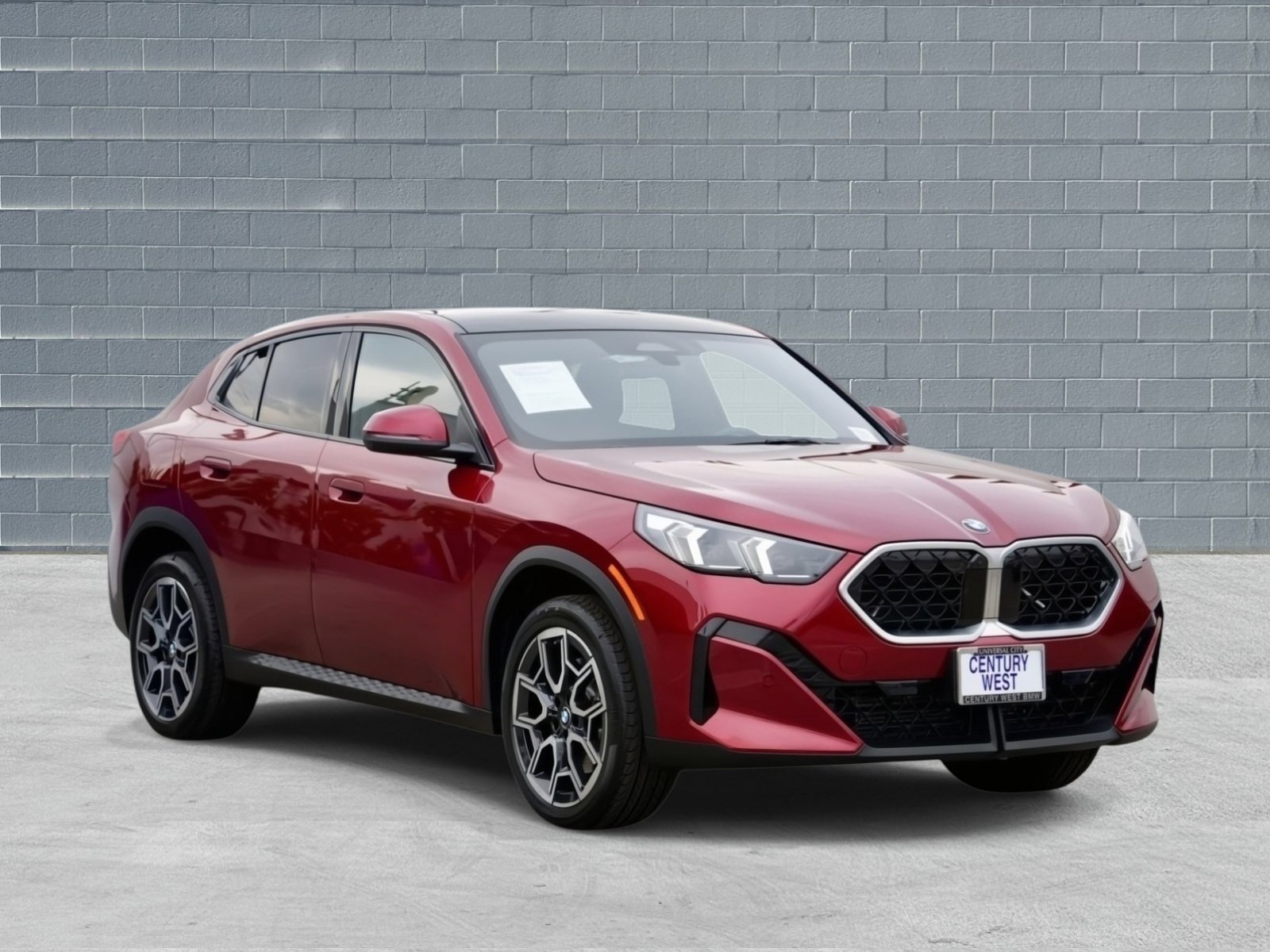 Used 2025 BMW X2 xDrive28i image 1