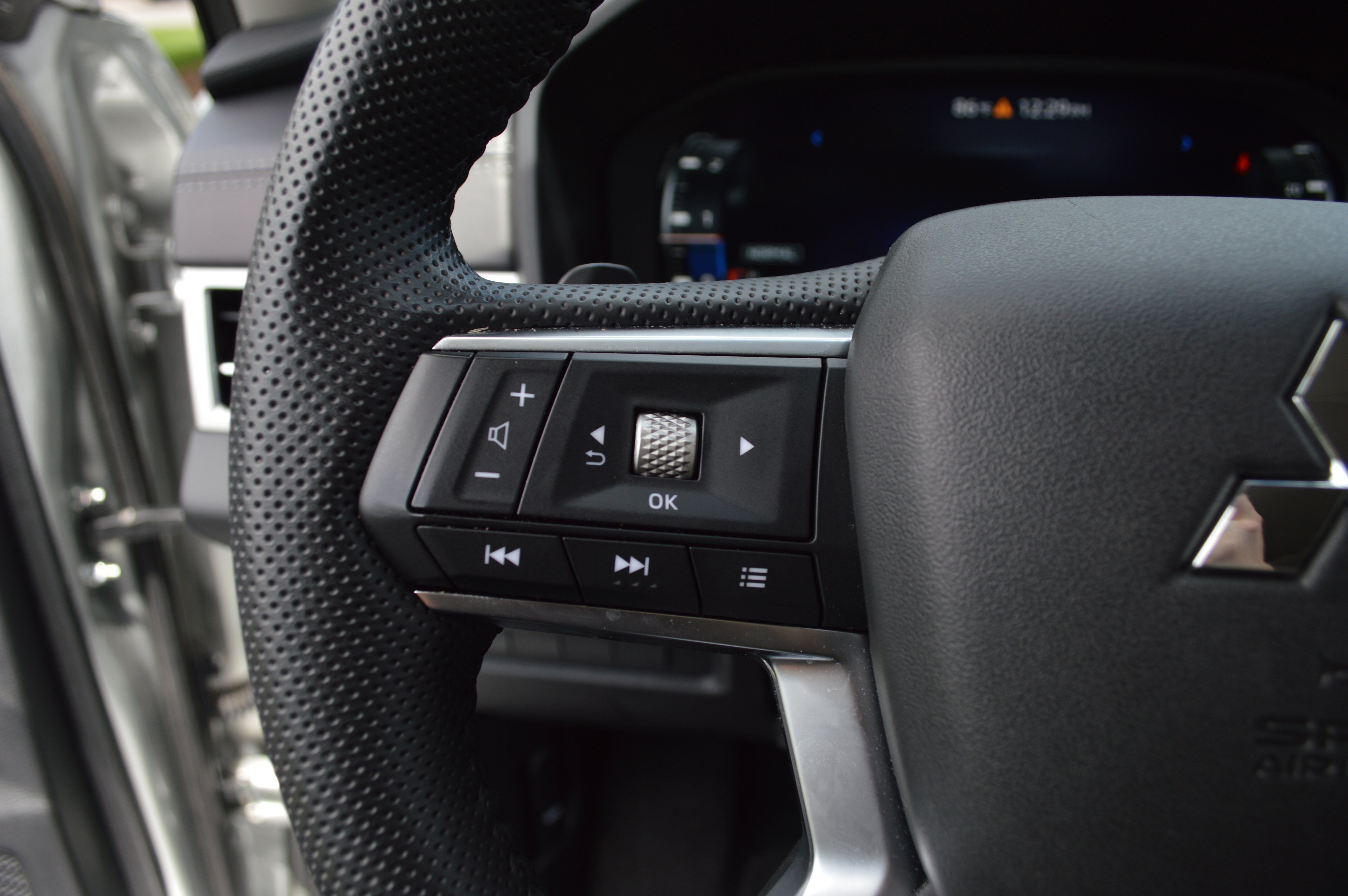 Used 2024 Mitsubishi Outlander SE FWD image 15