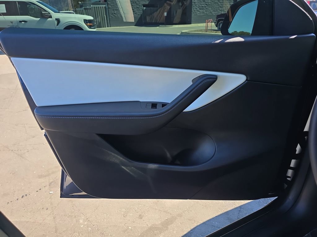 Used 2021 Tesla Model Y Performance image 31