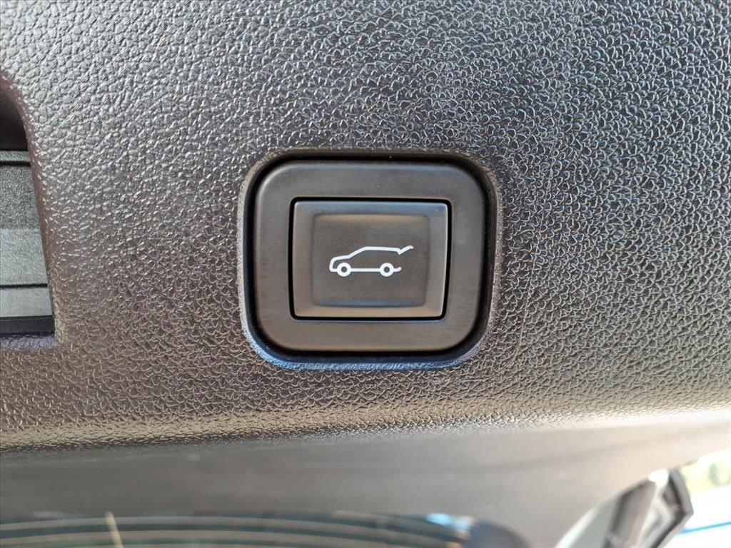 Used 2025 Buick Enclave Sport Touring image 11