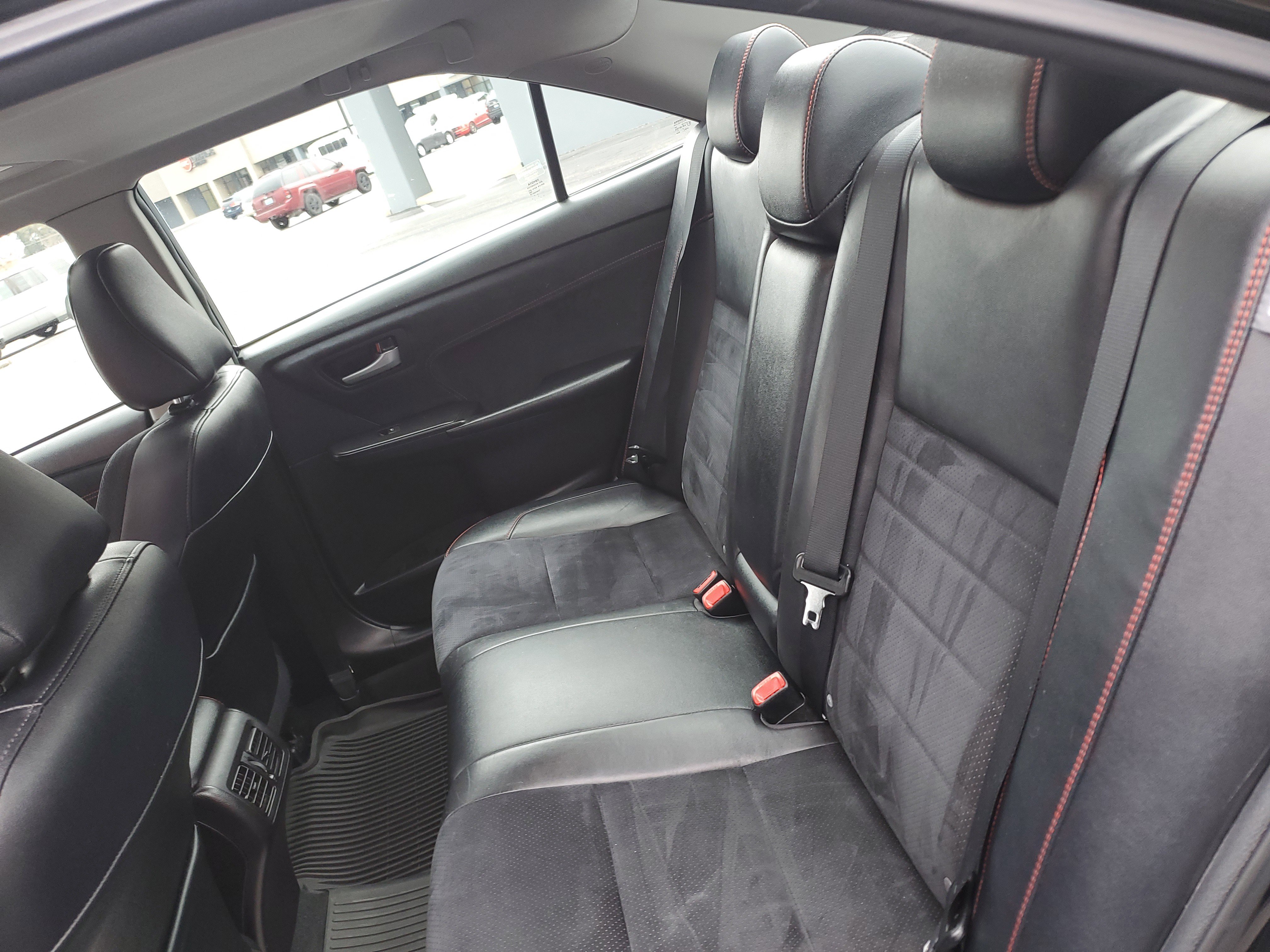 Used 2017 Toyota Camry XSE image 31