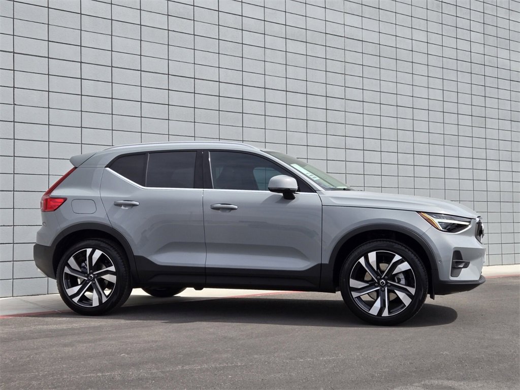 New 2025 Volvo XC40 B5 Ultra w/ Climate Package image 4