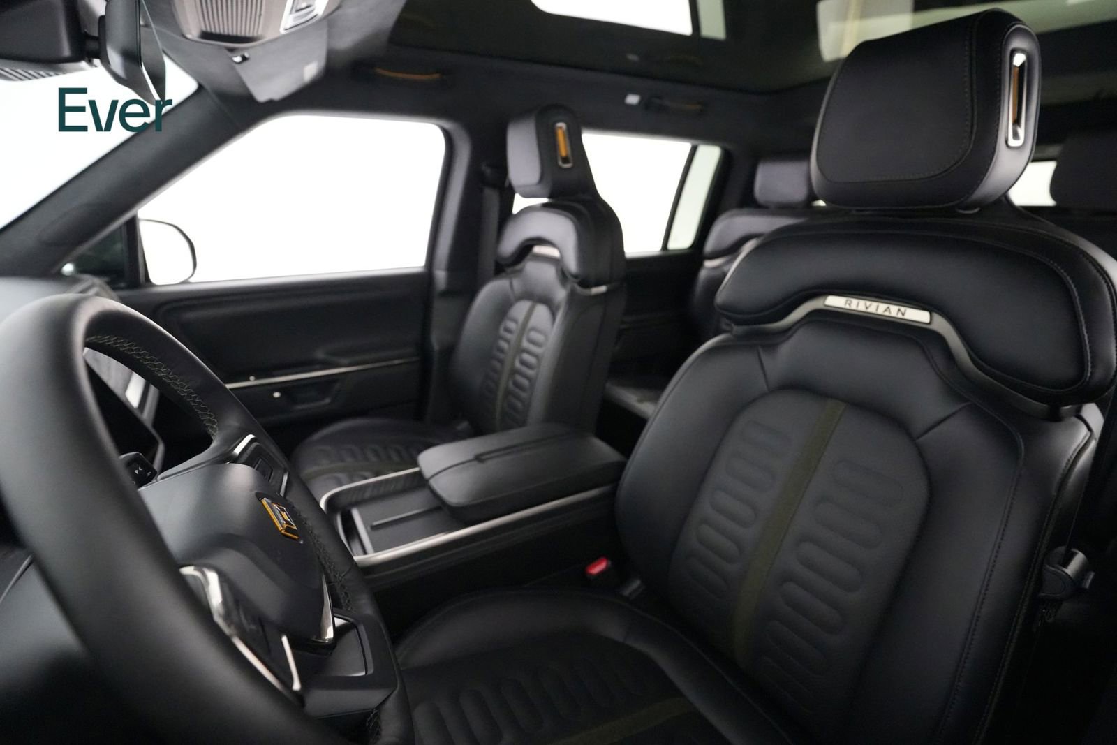 Used 2025 Rivian R1S Adventure image 4