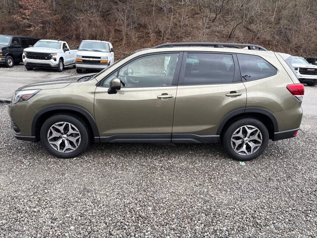 Used 2023 Subaru Forester Premium image 2