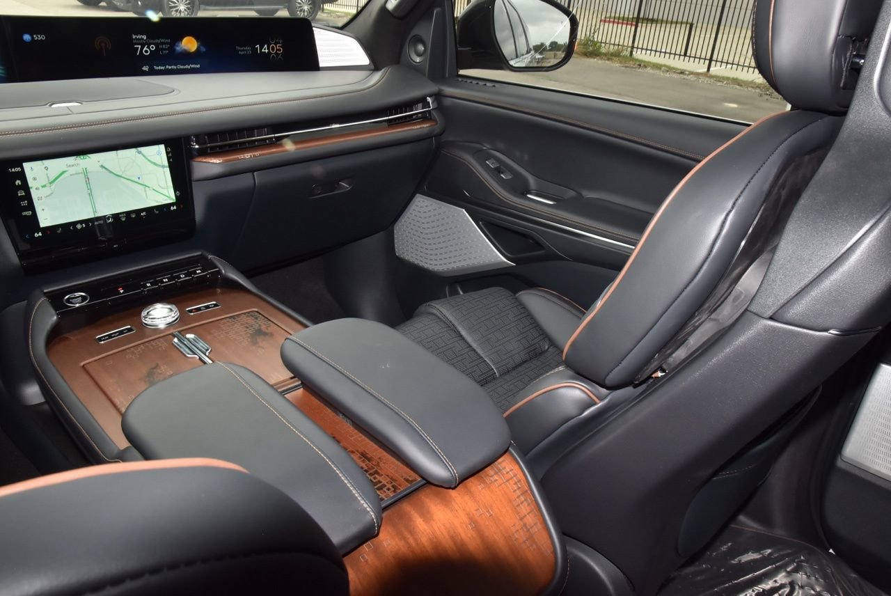New 2026 Lincoln Navigator L Black Label AWD/4WD image 18