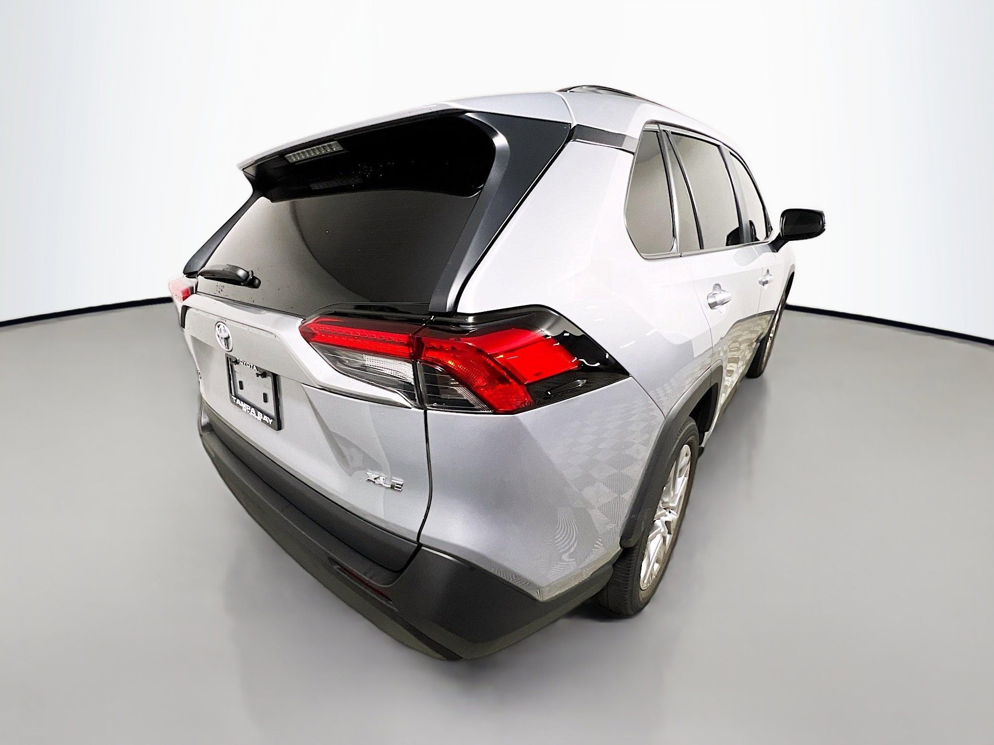 Used 2022 Toyota RAV4 XLE Premium image 4