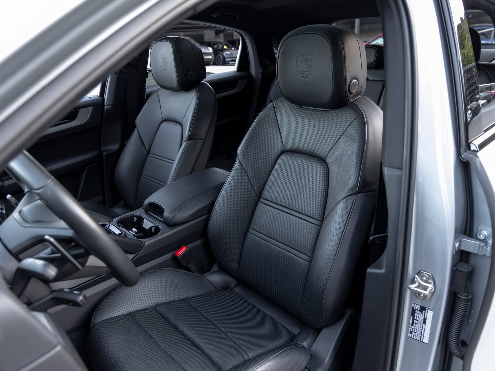 Certified 2026 Porsche Cayenne Coupe AWD/4WD image 5