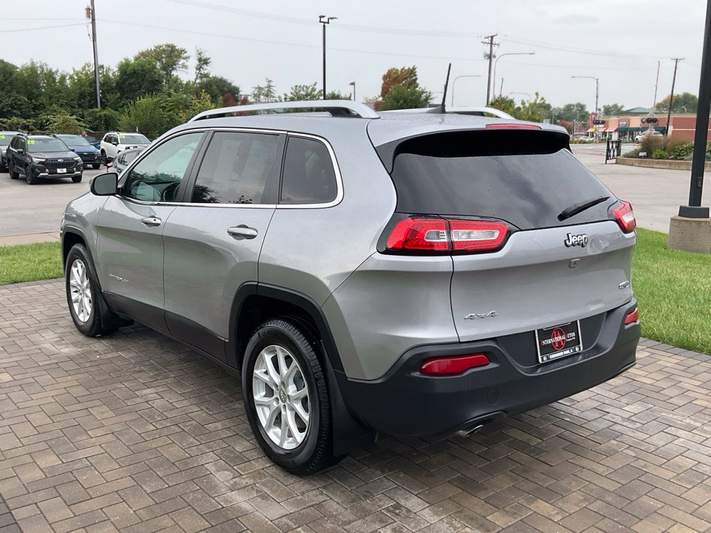 Used 2017 Jeep Cherokee Latitude w/ Cold Weather Group AWD/4WD image 2
