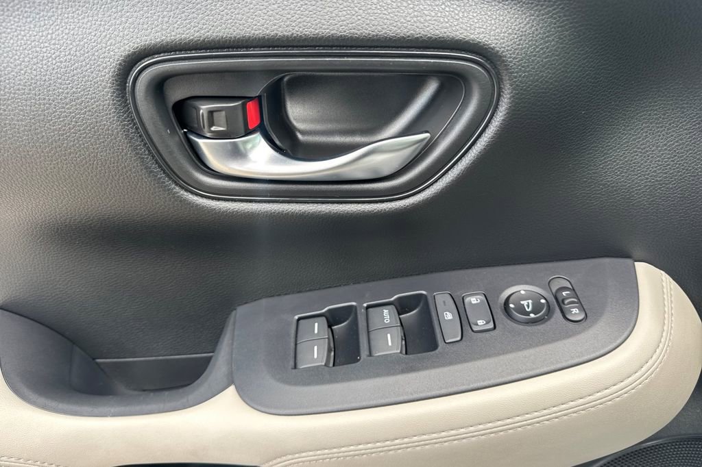 Certified 2025 Honda HR-V LX image 13