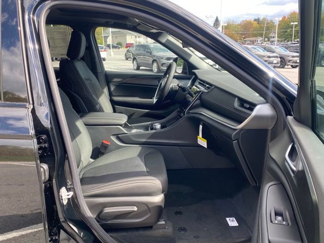 New 2025 Jeep Grand Cherokee Laredo X w/ Luxury Tech Group I image 28