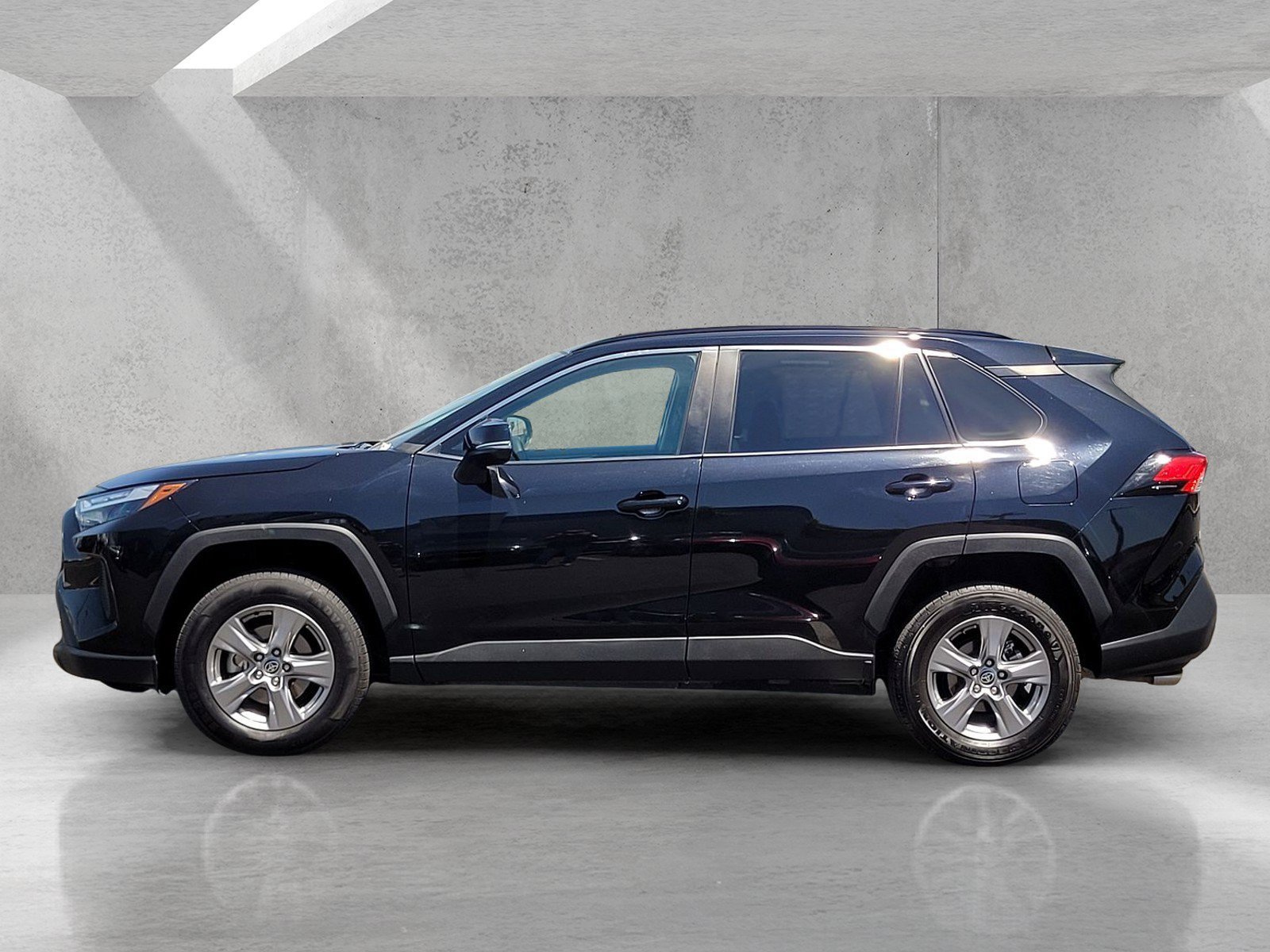 Used 2025 Toyota RAV4 XLE AWD/4WD image 8