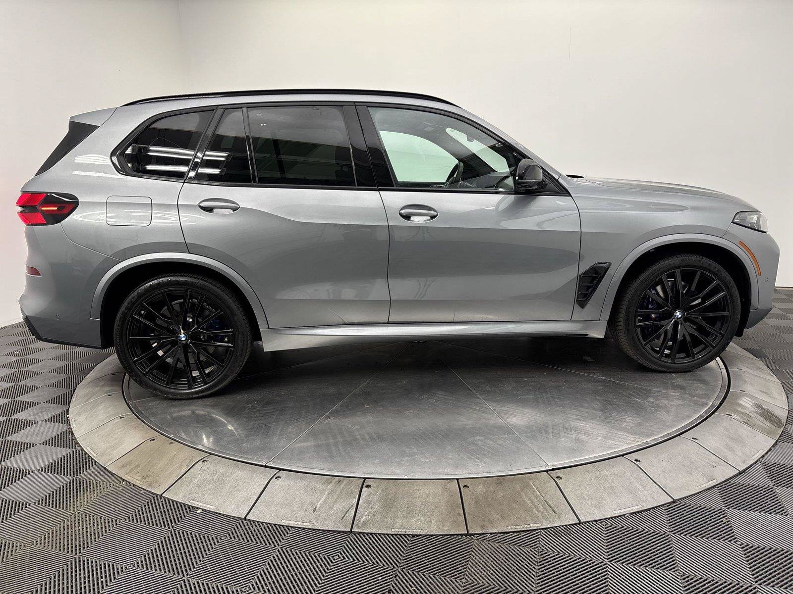 Used 2024 BMW X5 M60i w/ Executive Package AWD/4WD image 5