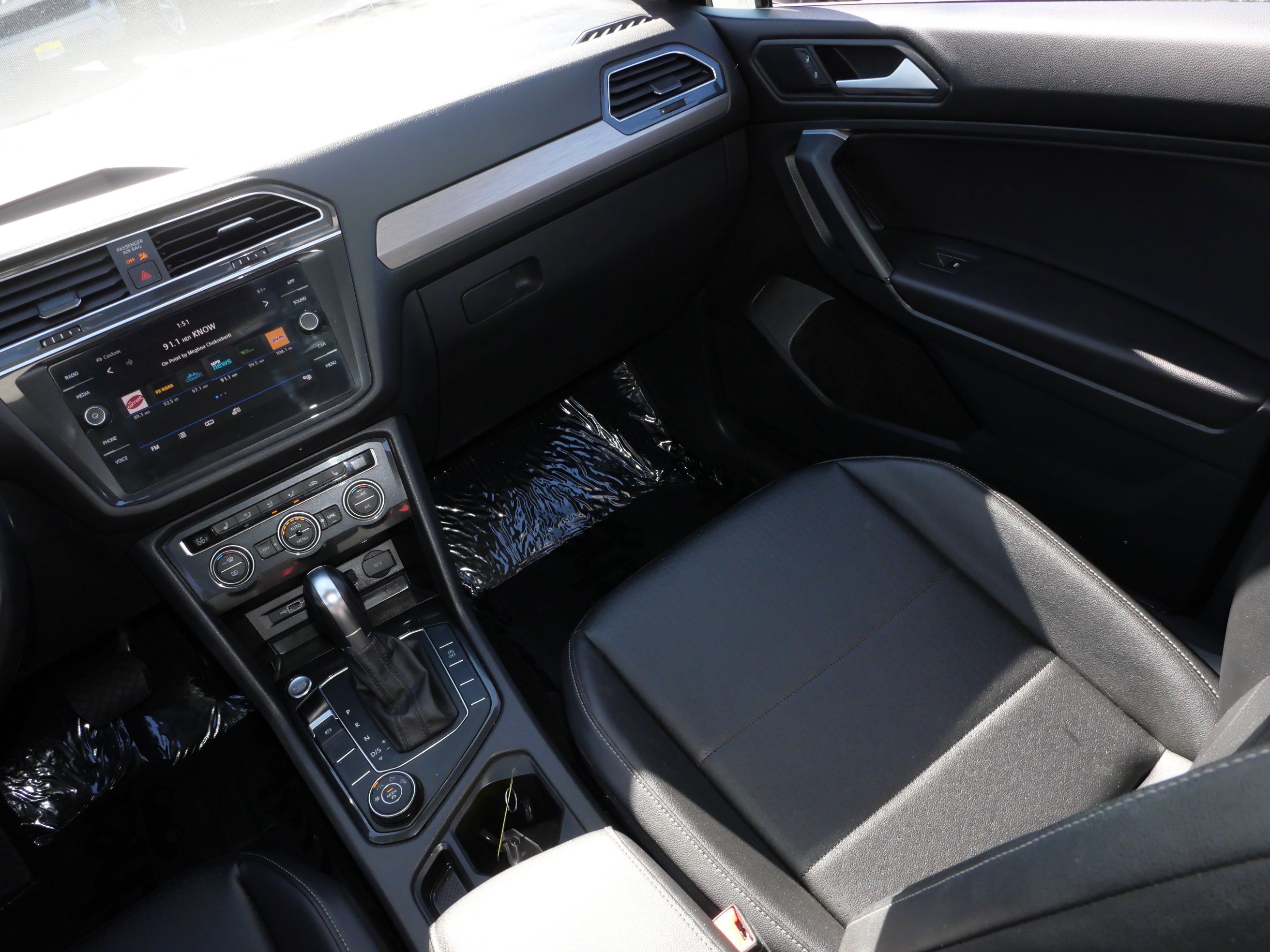 Used 2019 Volkswagen Tiguan SE w/ Panoramic Sunroof Package AWD/4WD image 11