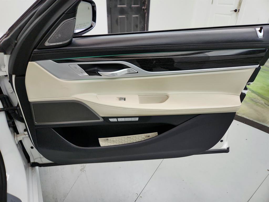 Used 2017 BMW 750i xDrive AWD/4WD image 28