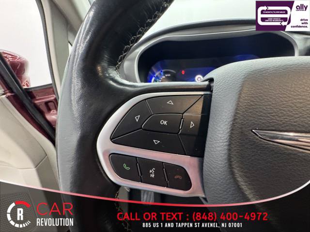 Used 2021 Chrysler Pacifica Touring-L FWD image 22