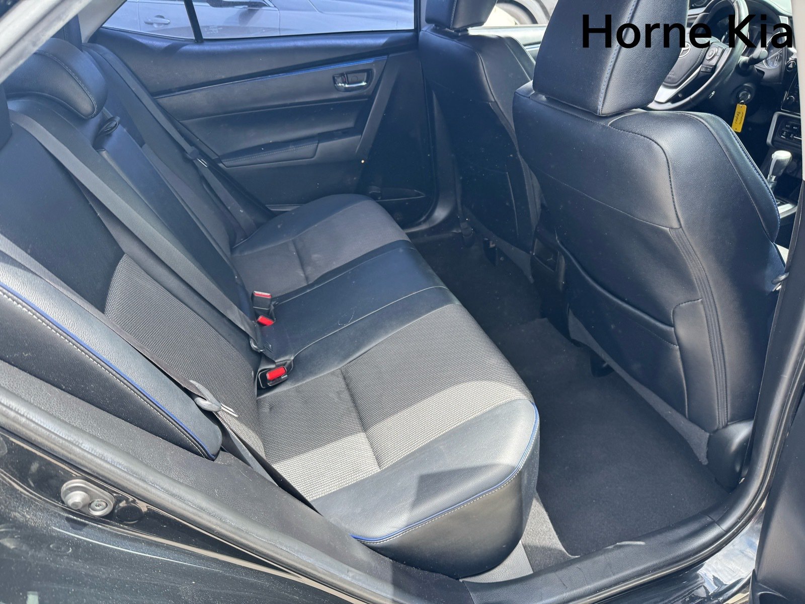 Used 2018 Toyota Corolla SE w/ Carpet Mat Package (TMS) FWD image 26