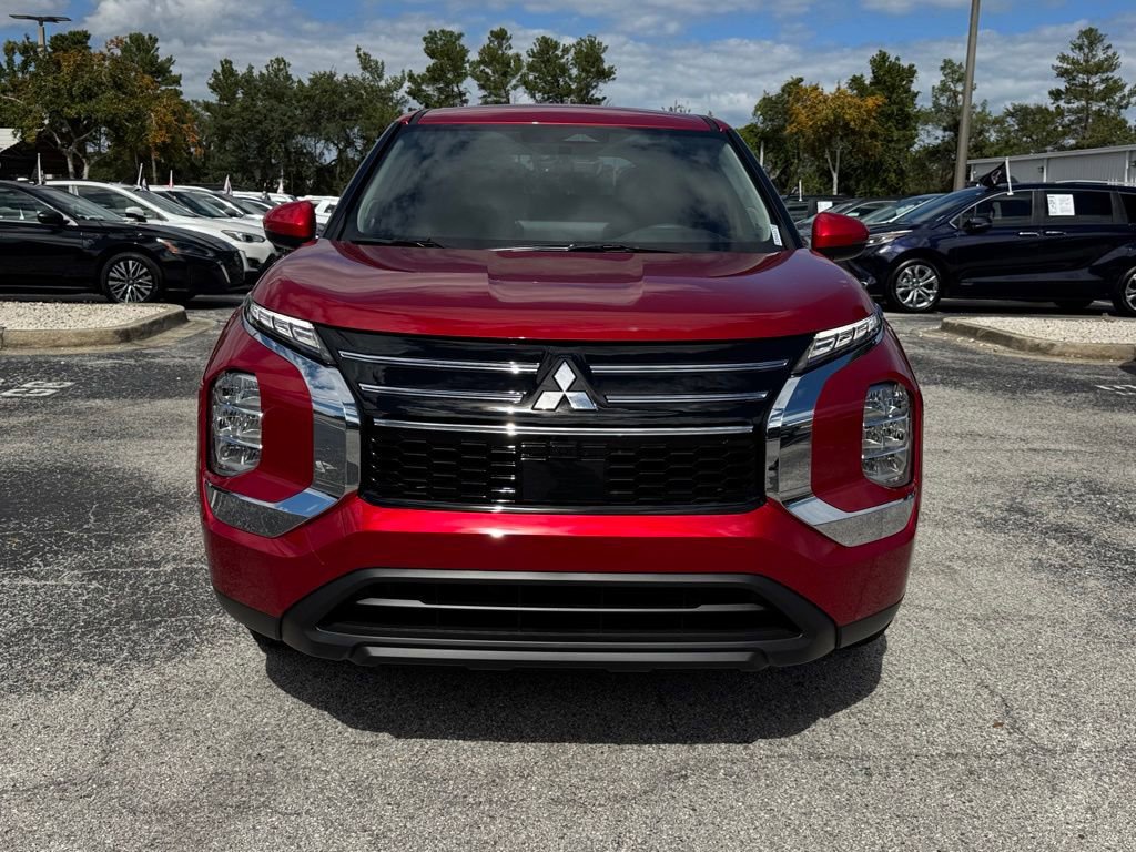 New 2025 Mitsubishi Outlander ES image 2