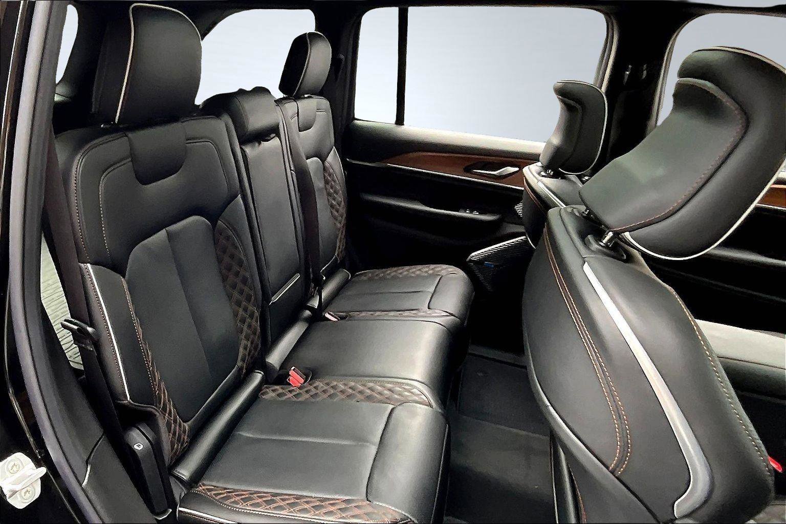 New 2025 Jeep Grand Cherokee Summit image 10