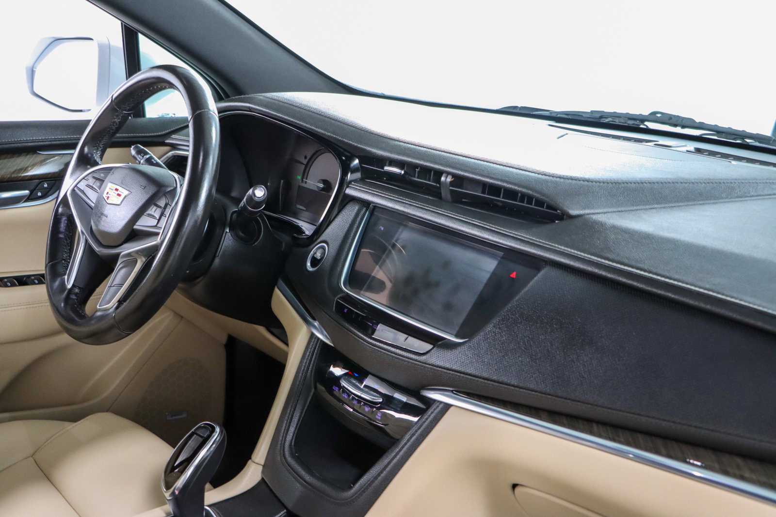 Used 2018 Cadillac XT5 FWD w/ LPO, Wheel Lock Package image 26