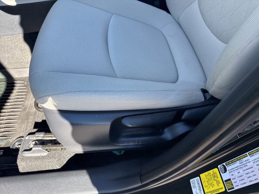 Used 2023 Toyota Corolla Cross L image 19