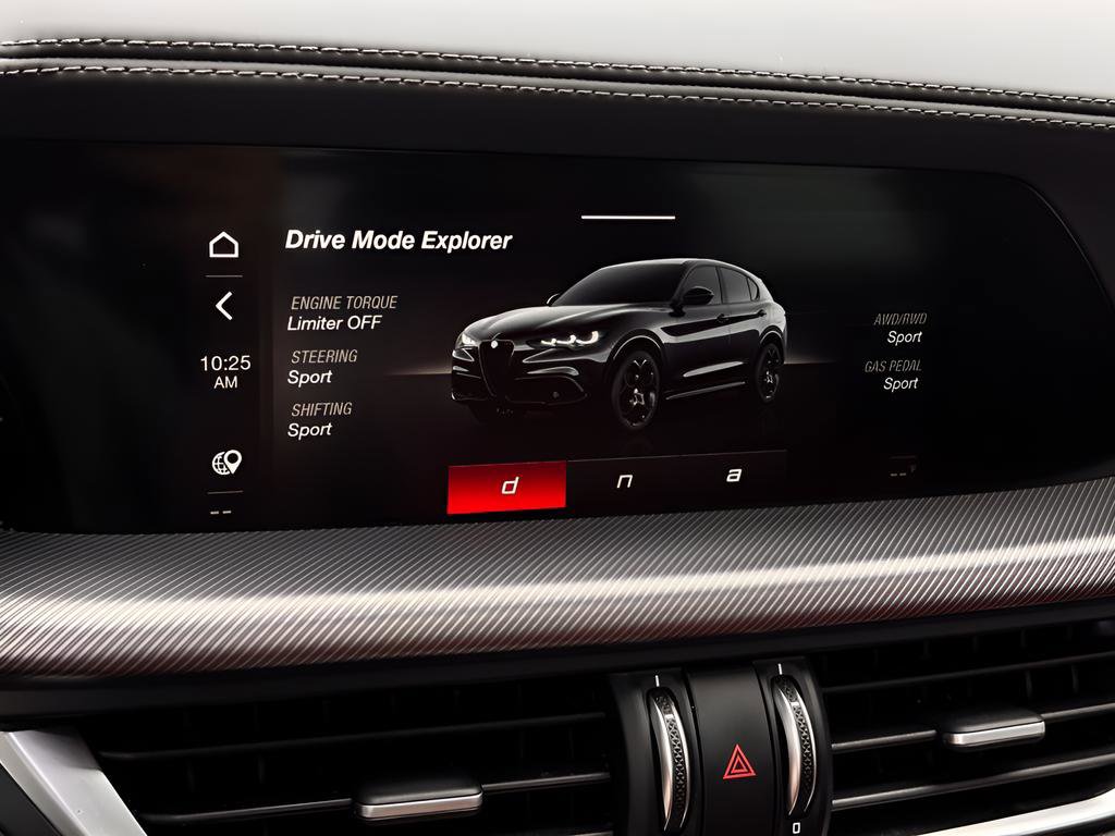 Used 2025 Alfa Romeo Stelvio Sprint image 11