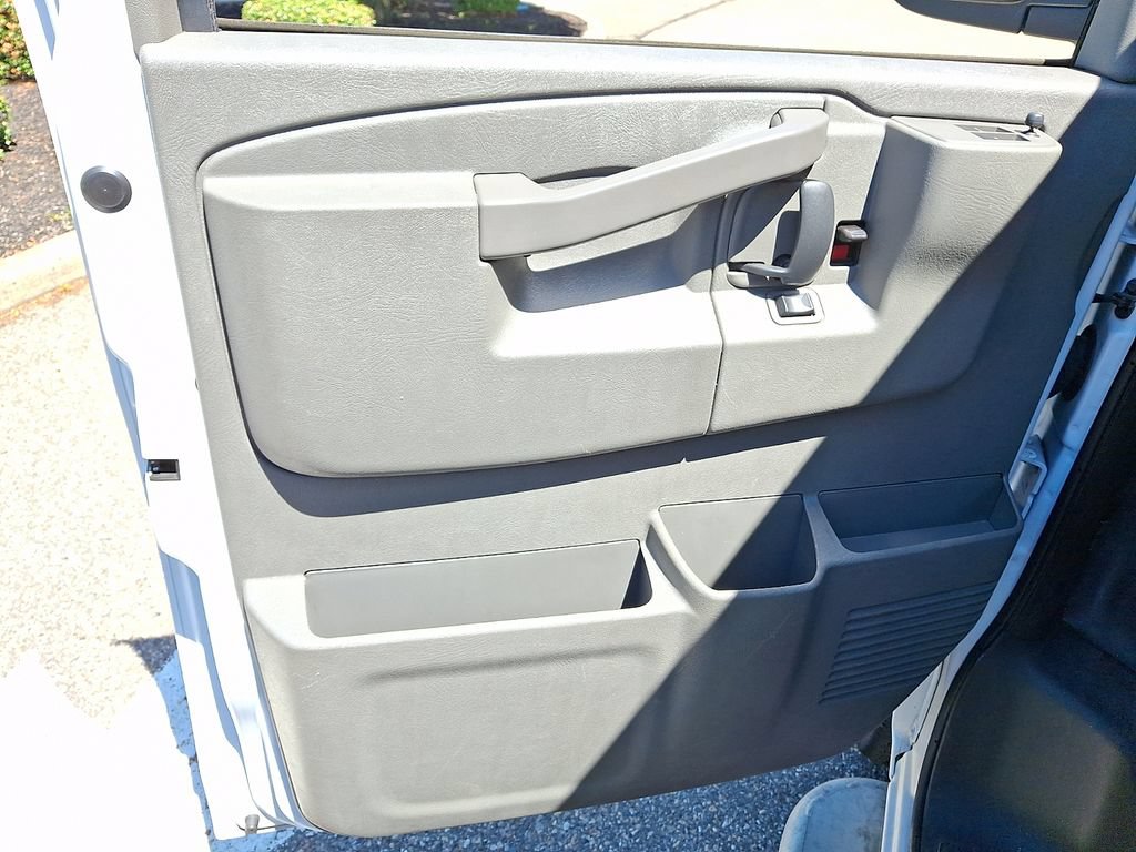 Used 2024 Chevrolet Express 2500 w/ Driver Convenience Package RWD image 12