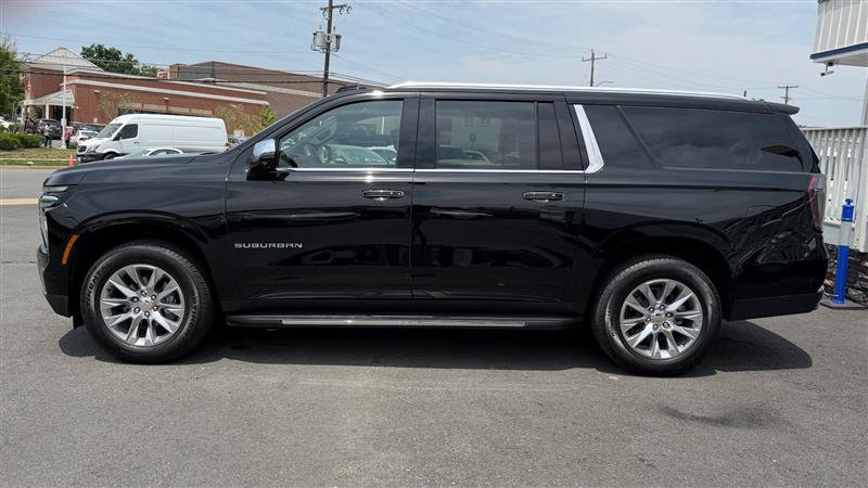 Used 2026 Chevrolet Suburban Premier RWD image 3