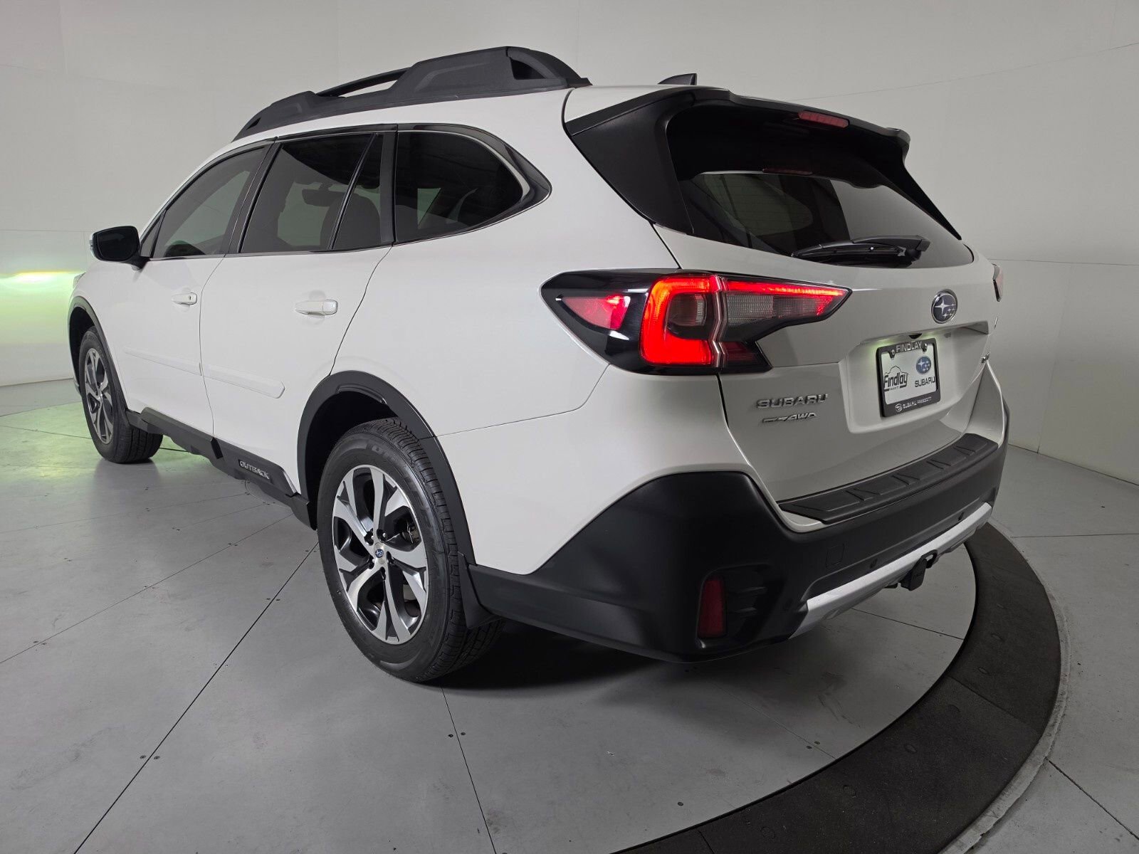 Used 2020 Subaru Outback Limited w/ Popular Package #2 AWD/4WD image 3