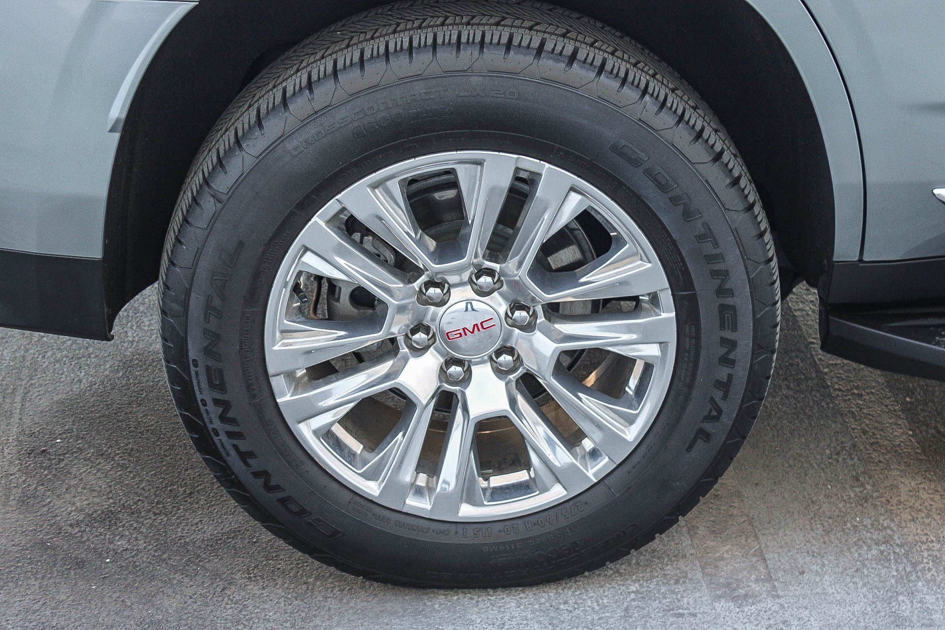 Used 2024 GMC Yukon Denali w/ Advanced Technology Package AWD/4WD image 13