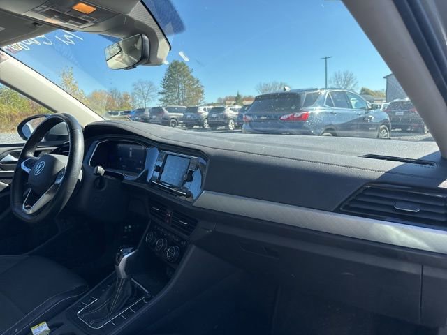 Used 2022 Volkswagen Jetta SE image 9
