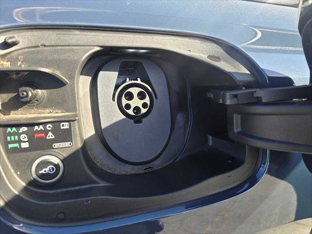 Used 2025 Audi Q6 e-tron Prestige image 13