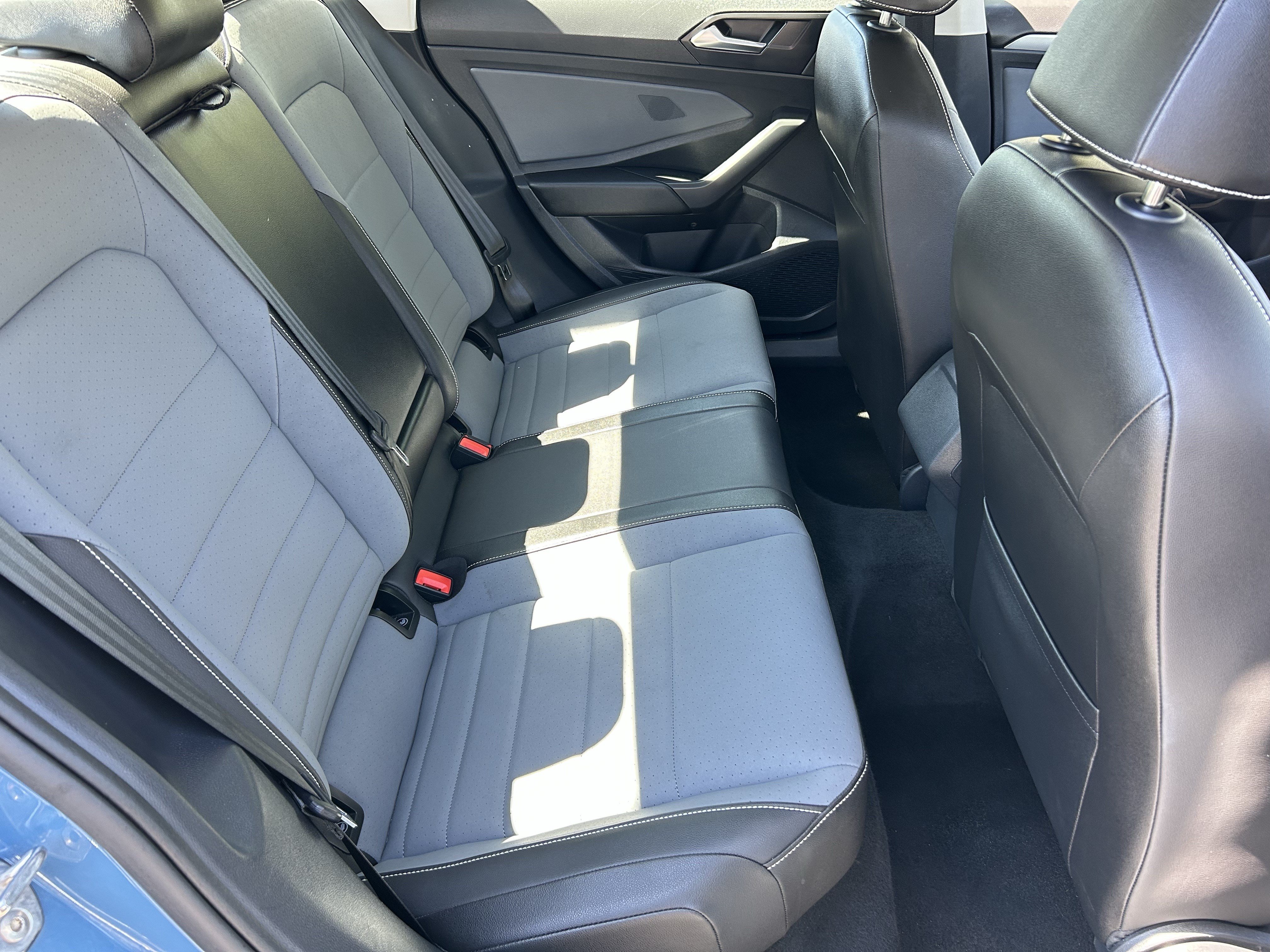 Used 2025 Volkswagen Jetta SE FWD image 11