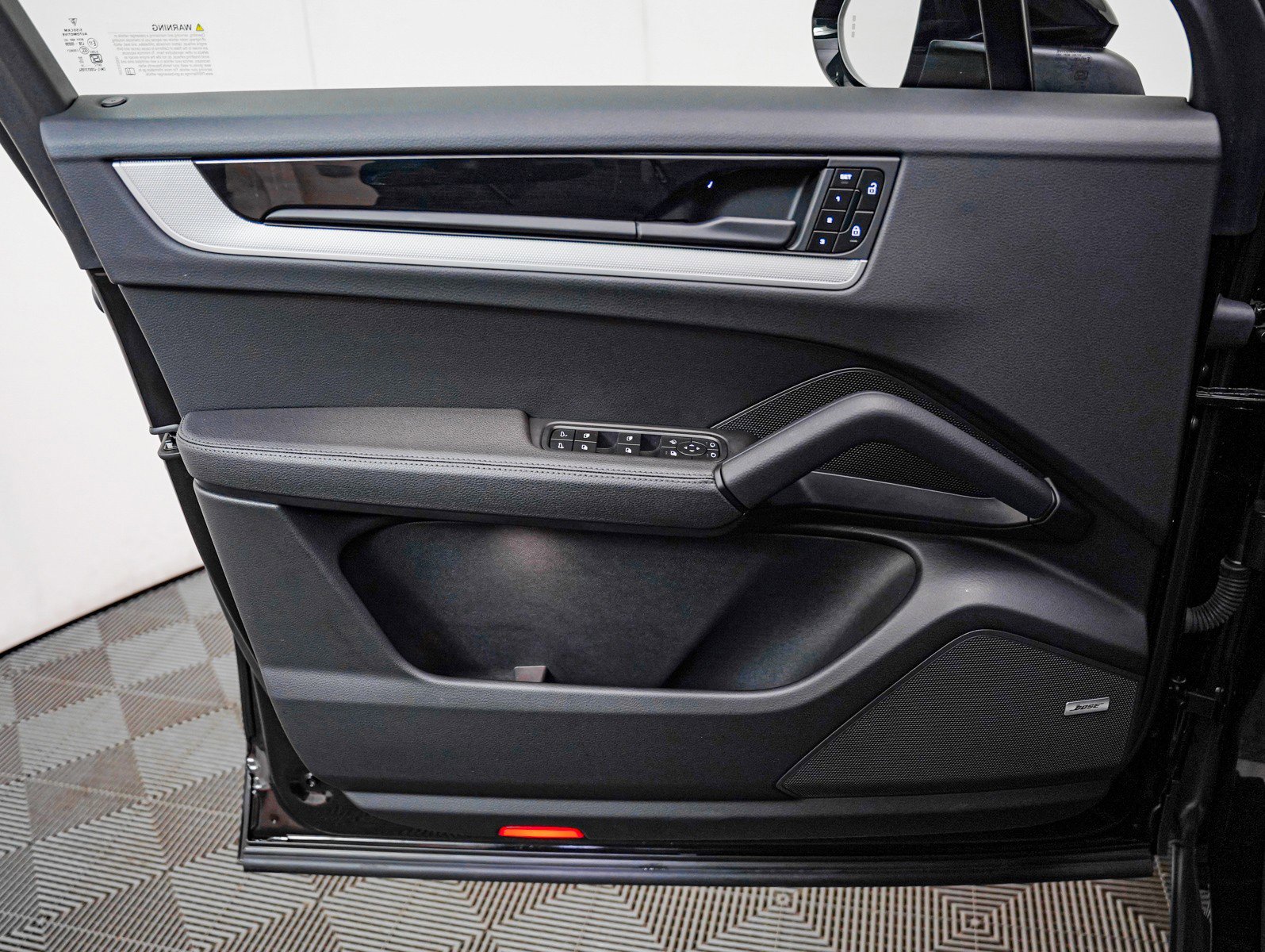 Used 2025 Porsche Cayenne image 24