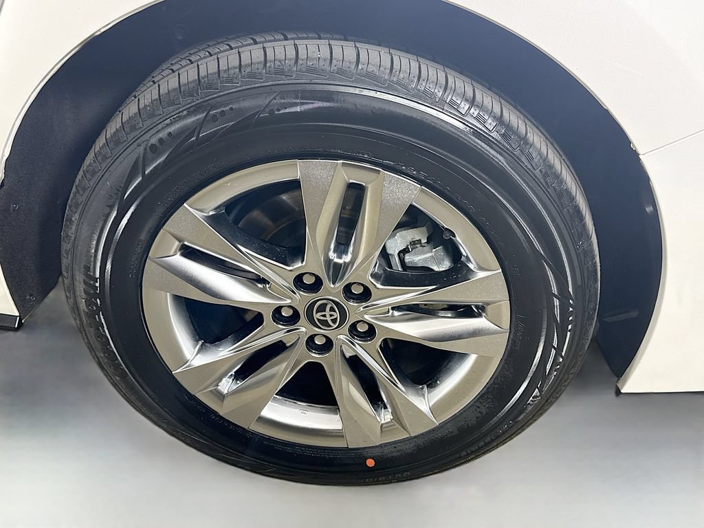 Certified 2023 Toyota Sienna Limited FWD image 9