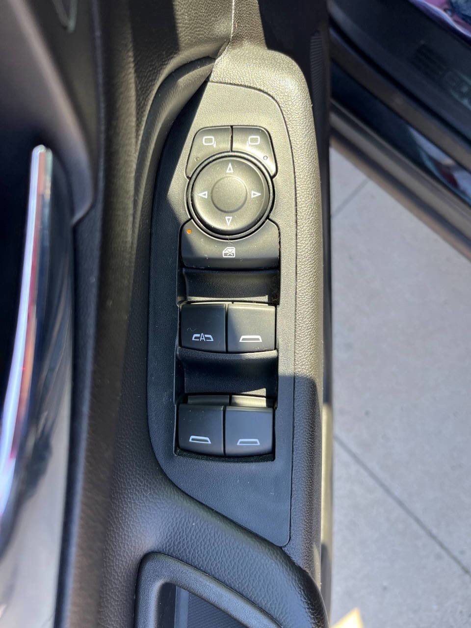 Used 2019 Chevrolet Equinox LT w/ Driver Convenience Package image 13