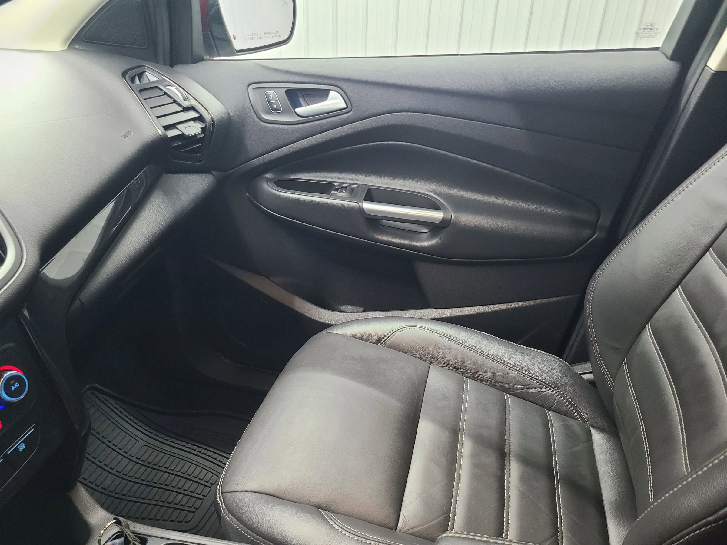 Used 2017 Ford Escape Titanium AWD/4WD image 24