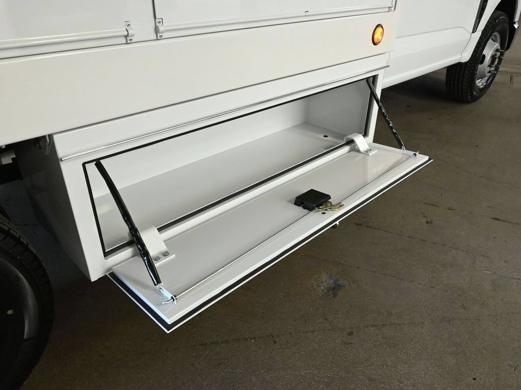 New 2026 Ford F350 XL w/ XL Chrome Package RWD image 50