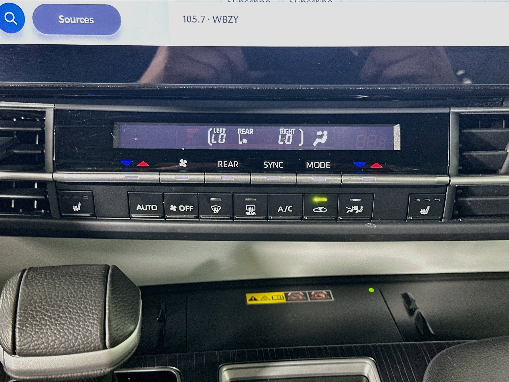 Used 2026 Toyota Sienna XLE FWD image 23