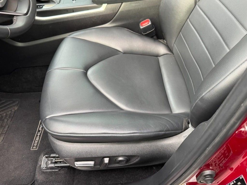 Used 2024 Toyota Highlander XLE image 23