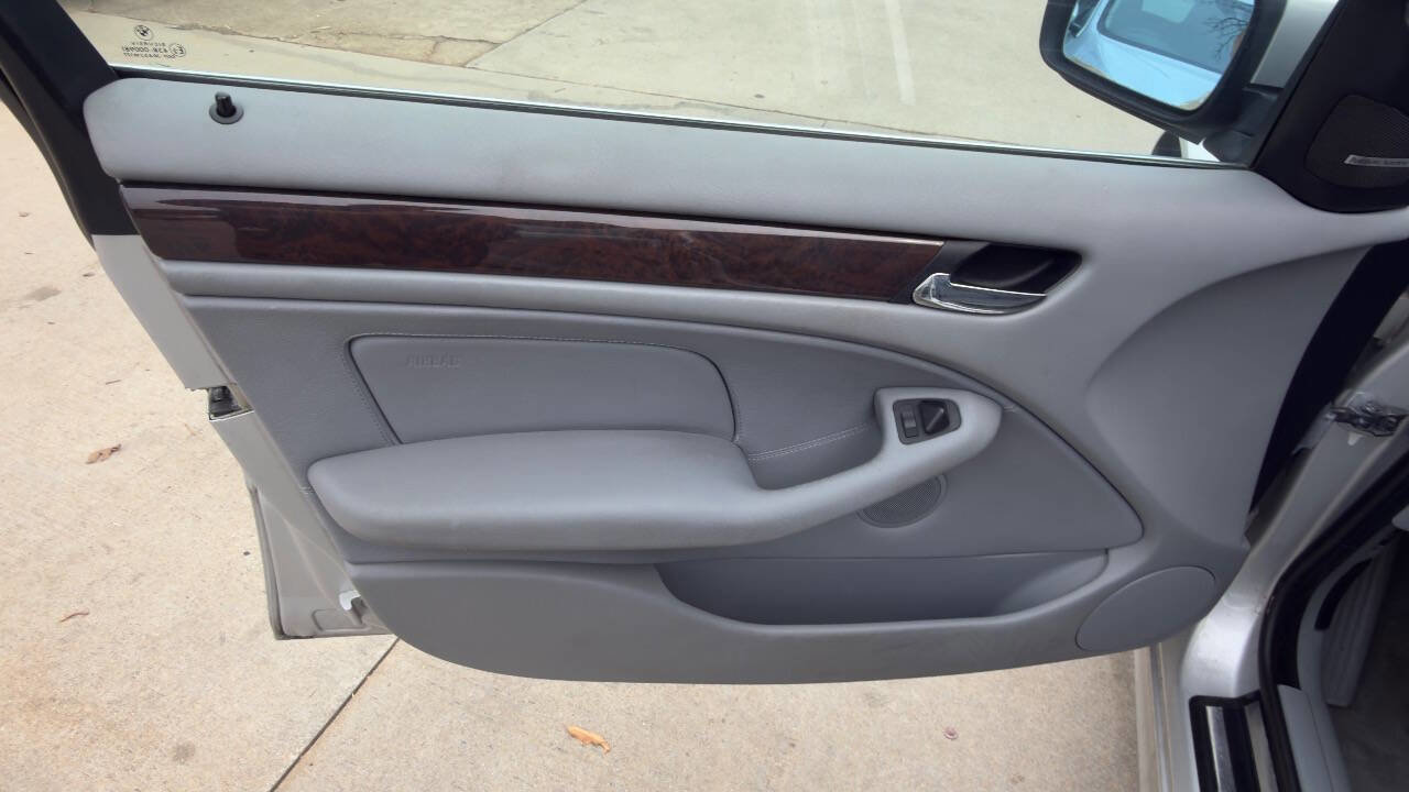 Used 2001 BMW 330i Sedan image 18