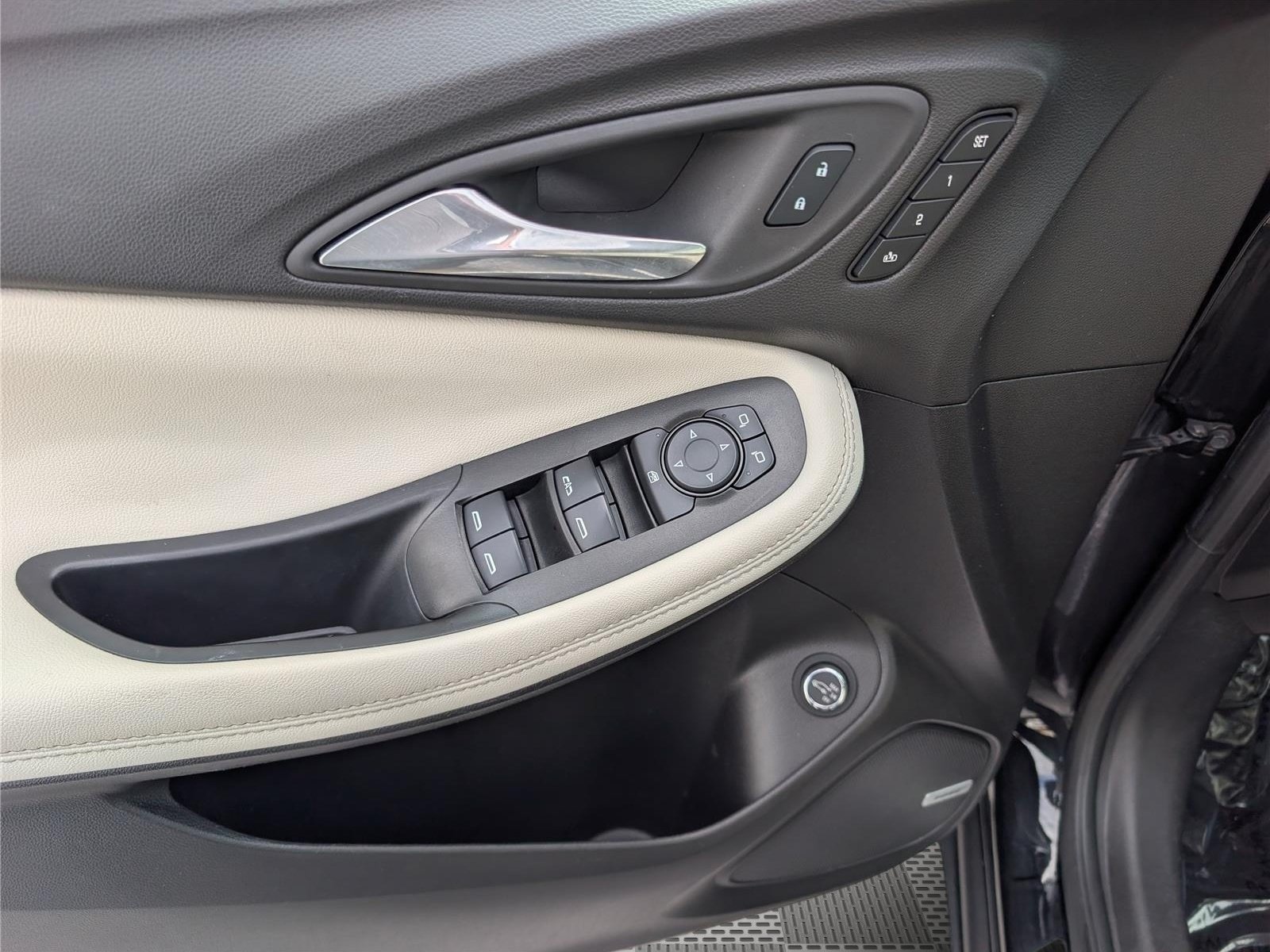 Used 2022 Buick Encore GX Essence w/ Advanced Technology Package AWD/4WD image 19