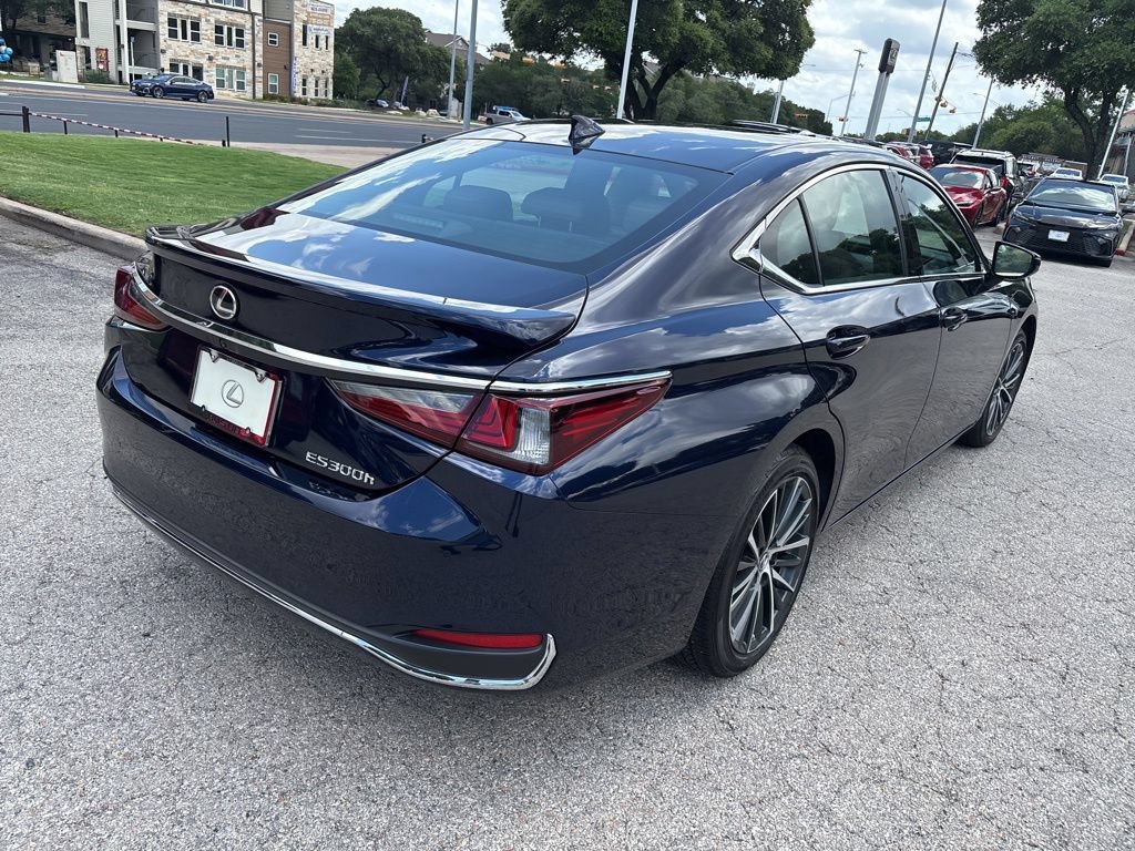 Used 2025 Lexus ES 300h w/ Premium Package FWD image 5