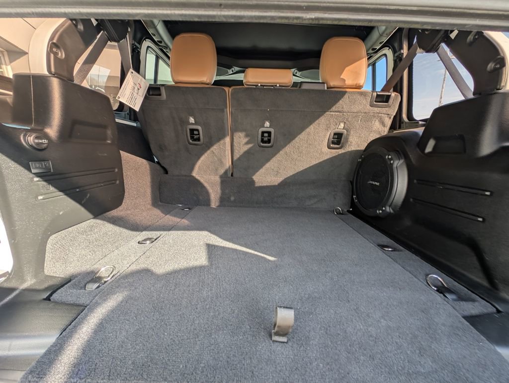 Used 2021 Jeep Wrangler Unlimited Sahara w/ Cold Weather Group image 18