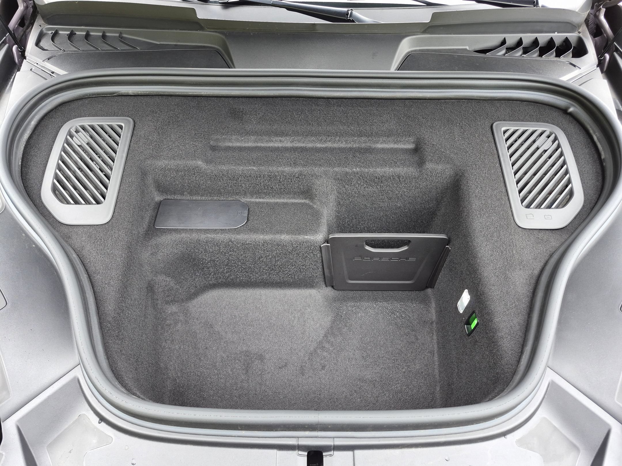 Certified 2025 Porsche Macan 4 Electric AWD/4WD image 37