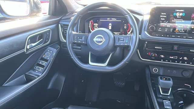 Used 2023 Nissan Rogue Platinum image 25